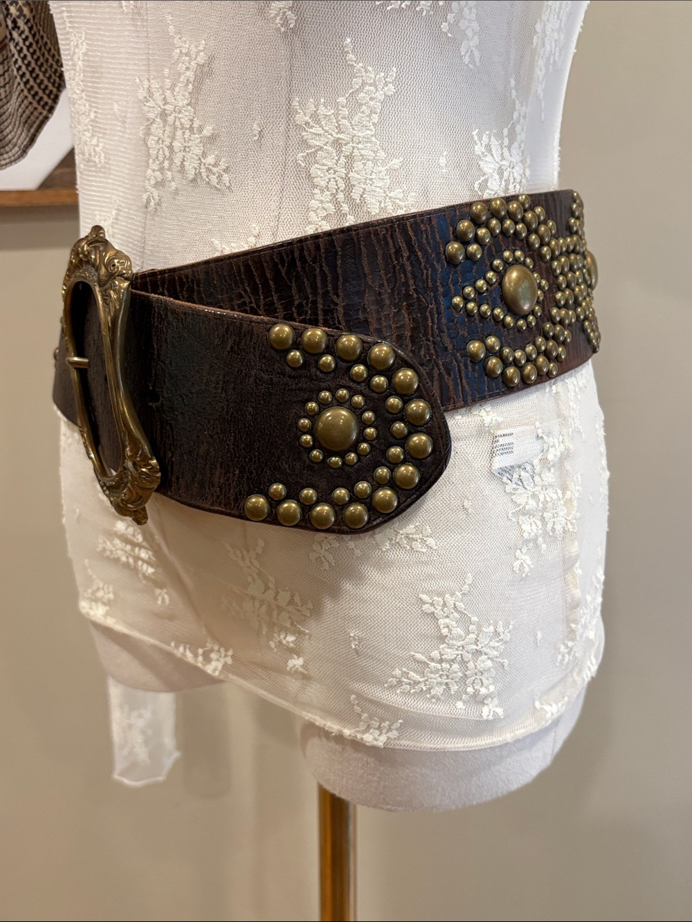 Ralph Lauren Collection Fall 2013 Studded Distressed Wide Leather Belt Small - Picture 4 of 16